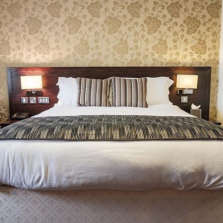 Hotel The Hampshire Hog Clanfield  Zewnętrze zdjęcie A bedroom at the hotel