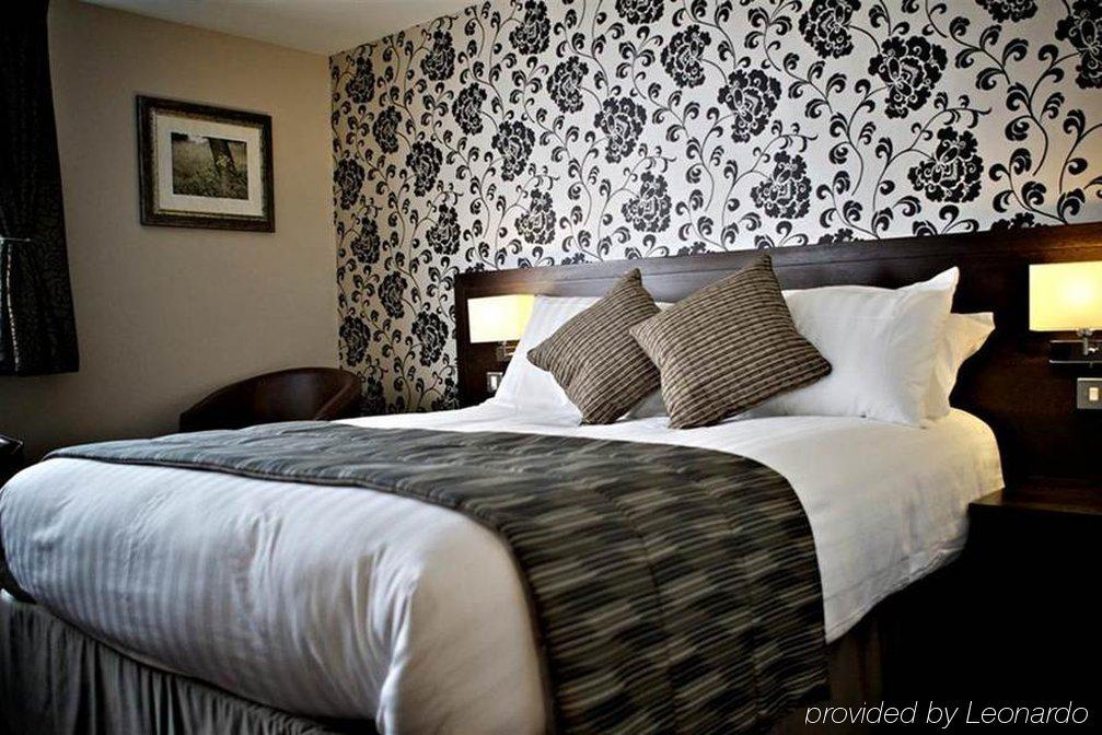 Hotel The Hampshire Hog Clanfield  Zewnętrze zdjęcie A bedroom at the hotel