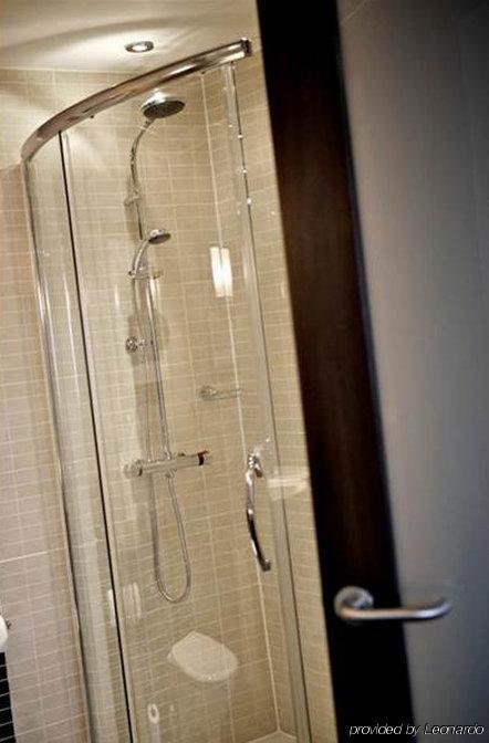 Hotel The Hampshire Hog Clanfield  Pokój zdjęcie A shower door