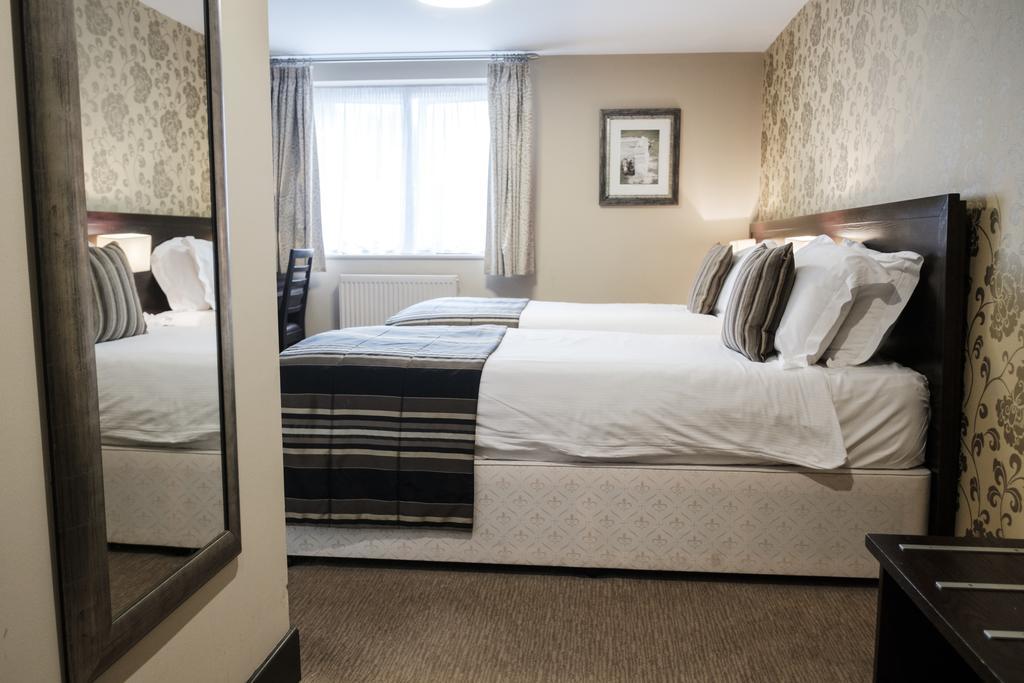 Hotel The Hampshire Hog Clanfield  Zewnętrze zdjęcie A room at the hotel