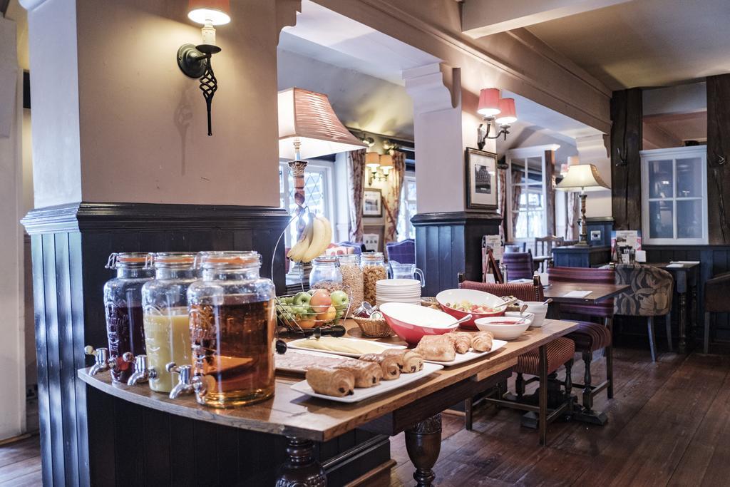 Hotel The Hampshire Hog Clanfield  Zewnętrze zdjęcie The interior of the restaurant