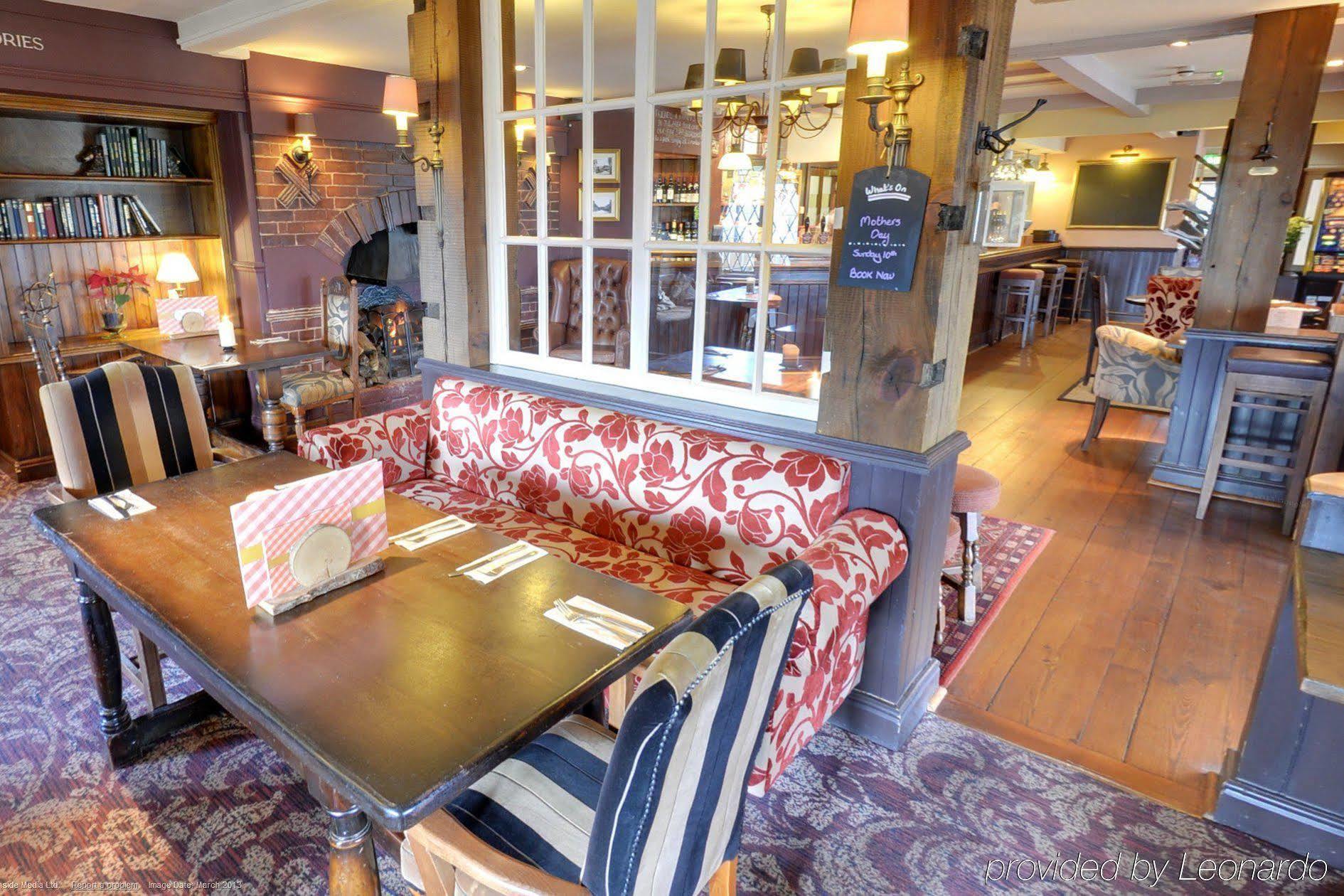 Hotel The Hampshire Hog Clanfield  Zewnętrze zdjęcie The interior of the pub