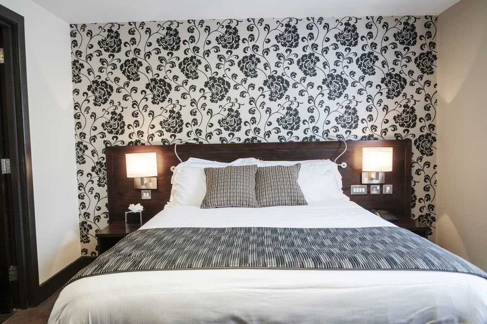 Hotel The Hampshire Hog Clanfield  Zewnętrze zdjęcie A bedroom at the hotel